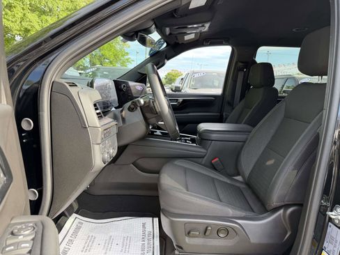 Certified 2025 Chevrolet Suburban LS AWD/4WD image 8