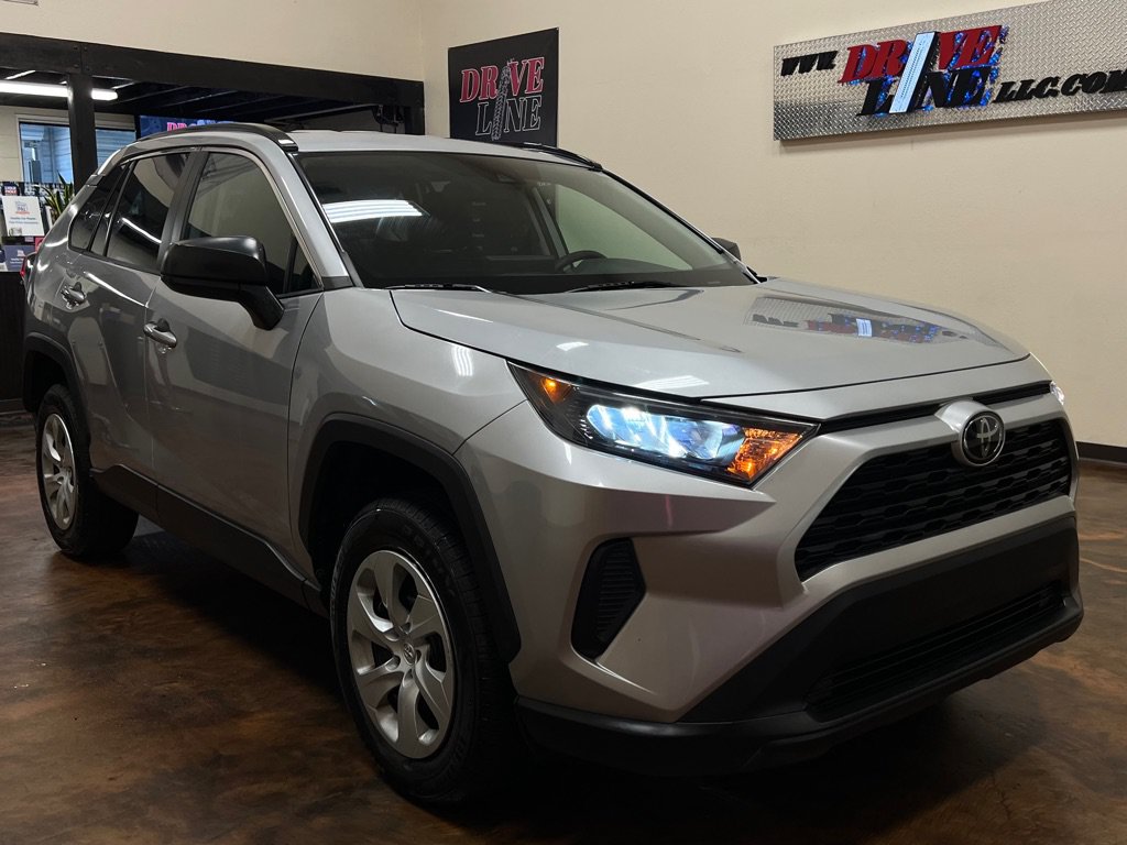 Used 2019 Toyota RAV4 LE FWD image 3