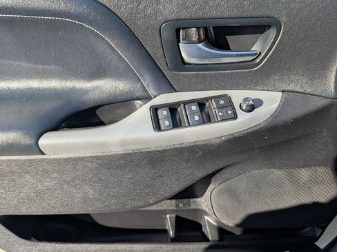 Used 2020 Toyota Sienna SE w/ Nightshade Edition FWD image 16