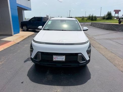 Used 2024 Hyundai Kona SEL AWD/4WD image 3