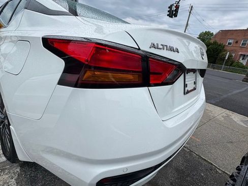 Used 2024 Nissan Altima 2.5 SV w/ SV Premium Package FWD image 8