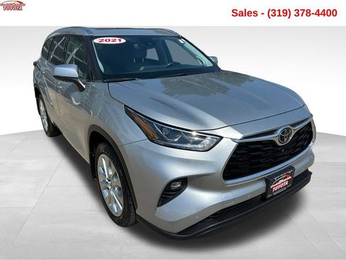 Certified 2021 Toyota Highlander Limited AWD/4WD image 9