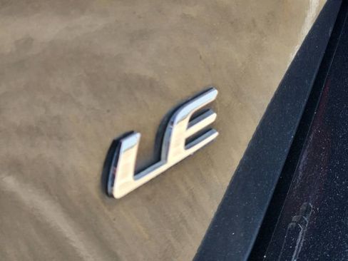 Used 2018 Toyota Corolla LE image 8