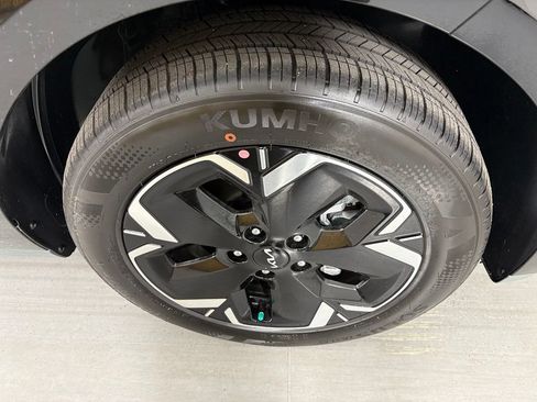 New 2026 Kia Niro Wind FWD image 10