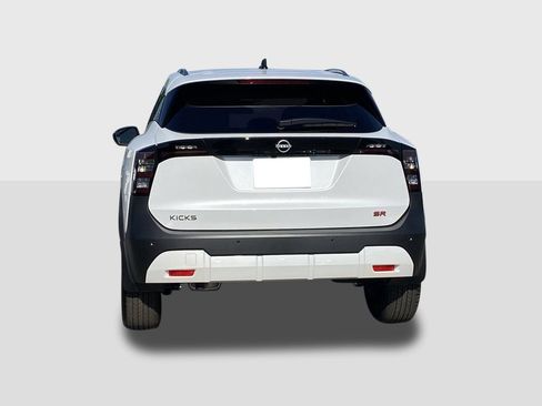 New 2026 Nissan Kicks SR image 3