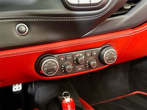 Used 2019 Ferrari 488 Spider RWD image 20