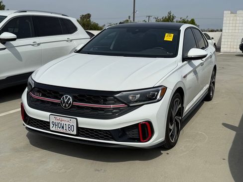Used 2023 Volkswagen Jetta GLI Autobahn image 4