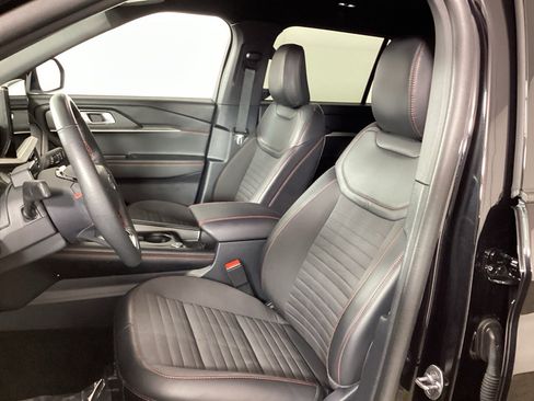 Used 2025 Ford Explorer ST-Line AWD/4WD image 16