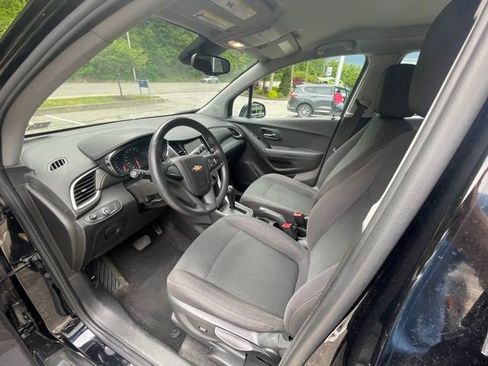 Used 2018 Chevrolet Trax LS FWD image 13
