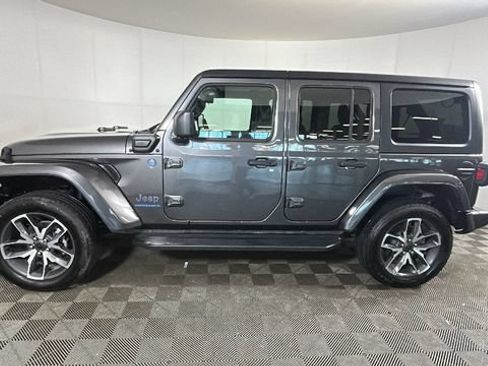 Used 2024 Jeep Wrangler Unlimited w/ Convenience Group AWD/4WD image 5