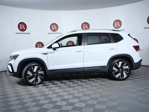 Used 2024 Volkswagen Taos SEL image 5
