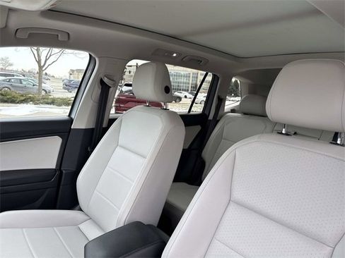 Used 2020 Volkswagen Tiguan SE w/ Panoramic Sunroof Package image 33