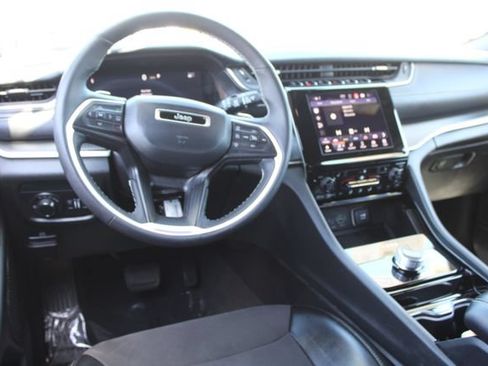 Used 2023 Jeep Grand Cherokee L Laredo AWD/4WD image 15