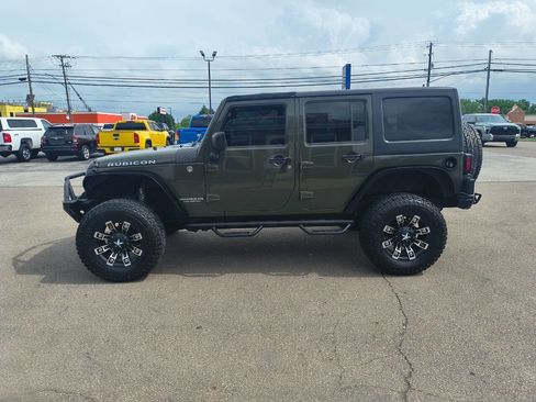 Used 2015 Jeep Wrangler Unlimited Rubicon w/ Connectivity Group AWD/4WD image 12