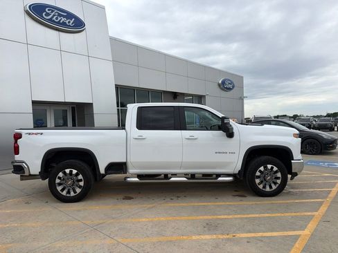 Used 2025 Chevrolet Silverado 2500 LT AWD/4WD image 12