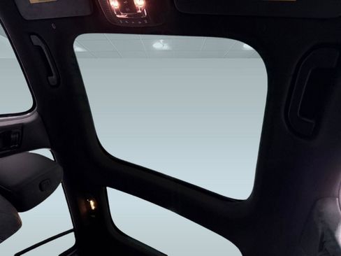 New 2026 Mercedes-Benz GLB 250 image 10