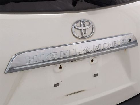 Used 2013 Toyota Highlander Plus image 13
