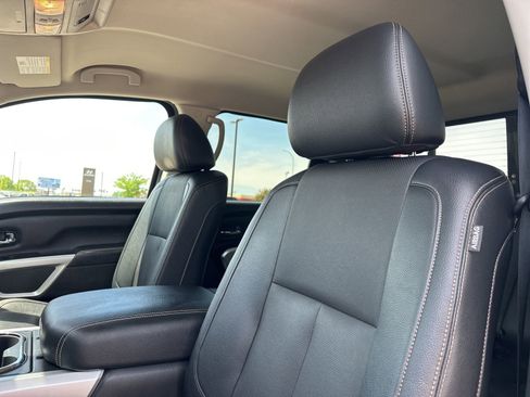 Used 2019 Nissan Titan SL w/ Off-Road Package AWD/4WD image 11