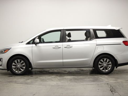 Used 2019 Kia Sedona L image 5