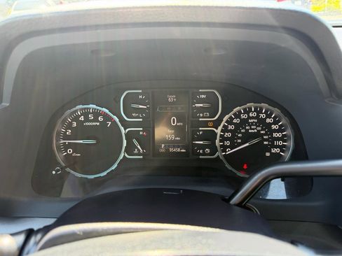 Used 2018 Toyota Tundra SR5 AWD/4WD image 12