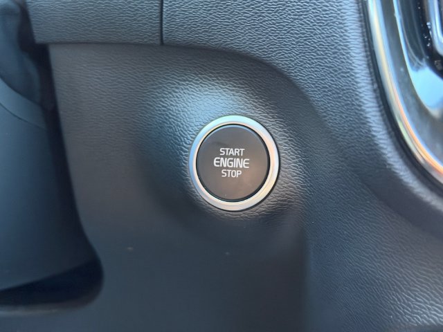 Certified 2025 Volvo XC40 B5 Ultra AWD/4WD image 28