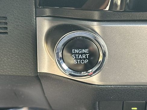 Used 2018 Toyota Tacoma Limited image 21