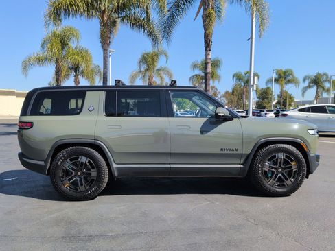 Used 2026 Rivian R1S Premium AWD/4WD image 11