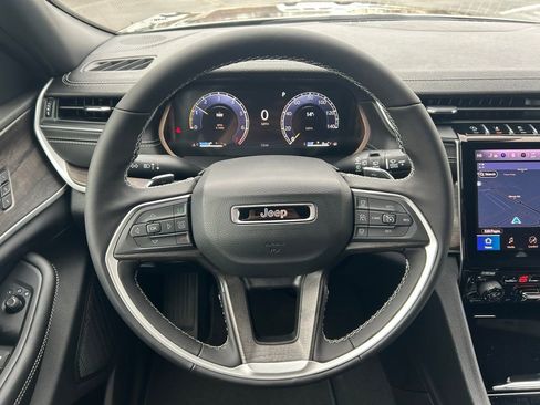 New 2025 Jeep Grand Cherokee L Limited image 8