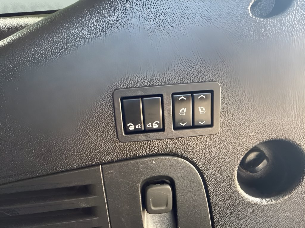 Used 2018 Chevrolet Tahoe Premier AWD/4WD image 36