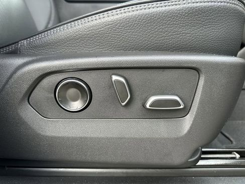 Used 2025 GMC Yukon XL Denali image 30