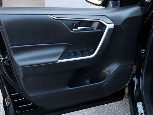 Used 2024 Toyota RAV4 SE image 16