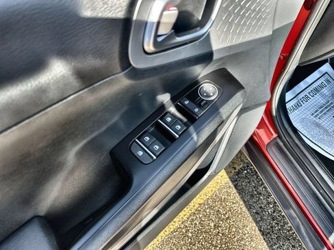 Used 2023 Kia Soul LX w/ LX Technology Package FWD image 17