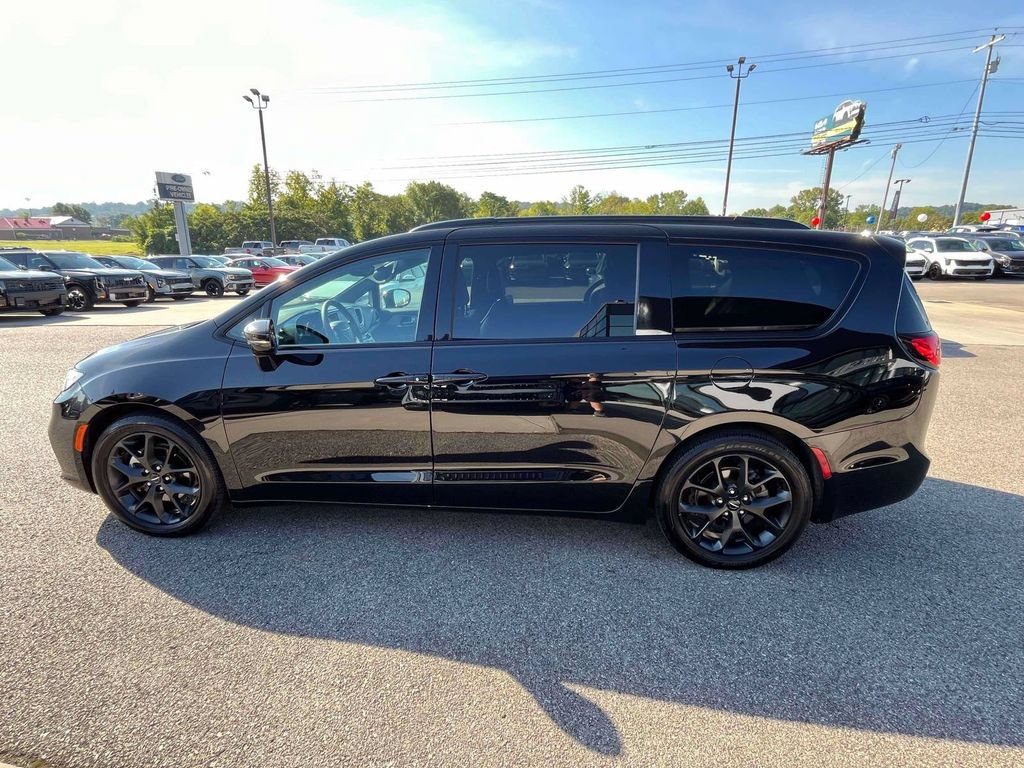 Used 2025 Chrysler Pacifica Limited FWD image 32