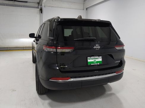 Used 2023 Jeep Grand Cherokee Laredo AWD/4WD image 6