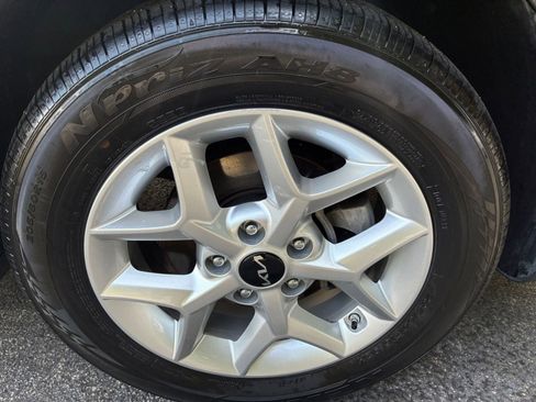 Used 2025 Kia Soul LX w/ LX Technology Package FWD image 31