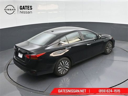 Used 2024 Nissan Altima 2.5 SV image 39