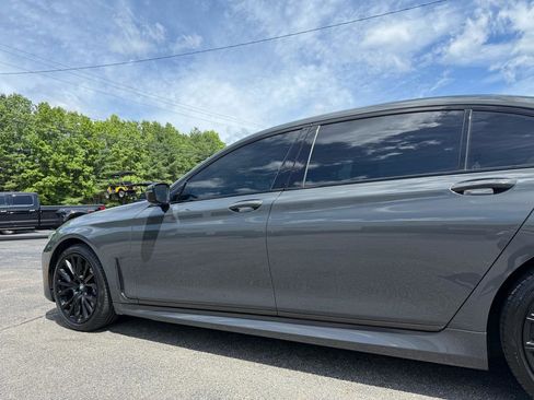 Used 2022 BMW 750i xDrive w/ M Sport Package AWD/4WD image 12