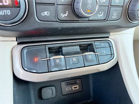 Used 2022 GMC Acadia Denali w/ Denali Ultimate Package image 16