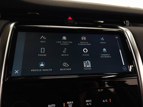 Used 2022 Land Rover Discovery Sport SE image 24