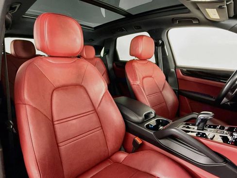 Certified 2023 Porsche Cayenne AWD/4WD image 18
