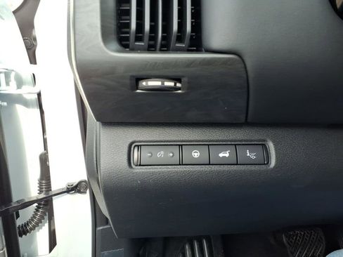 New 2026 Nissan Pathfinder Platinum image 18