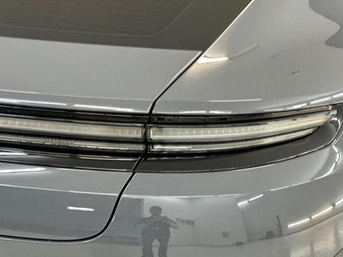 Used 2025 Porsche Panamera RWD image 21