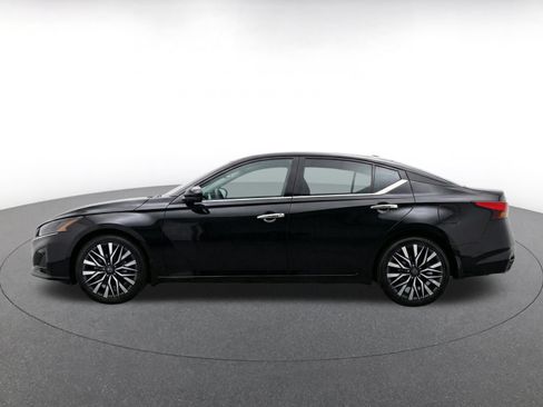 Used 2025 Nissan Altima 2.5 SV FWD image 4