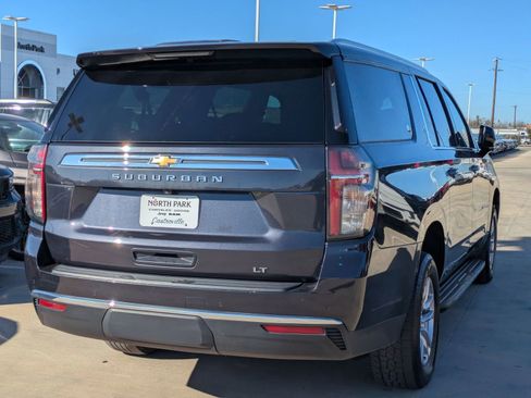 Used 2023 Chevrolet Suburban LT image 3