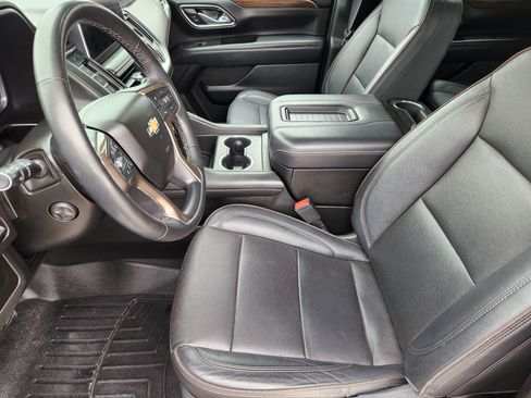 Used 2023 Chevrolet Suburban High Country image 11