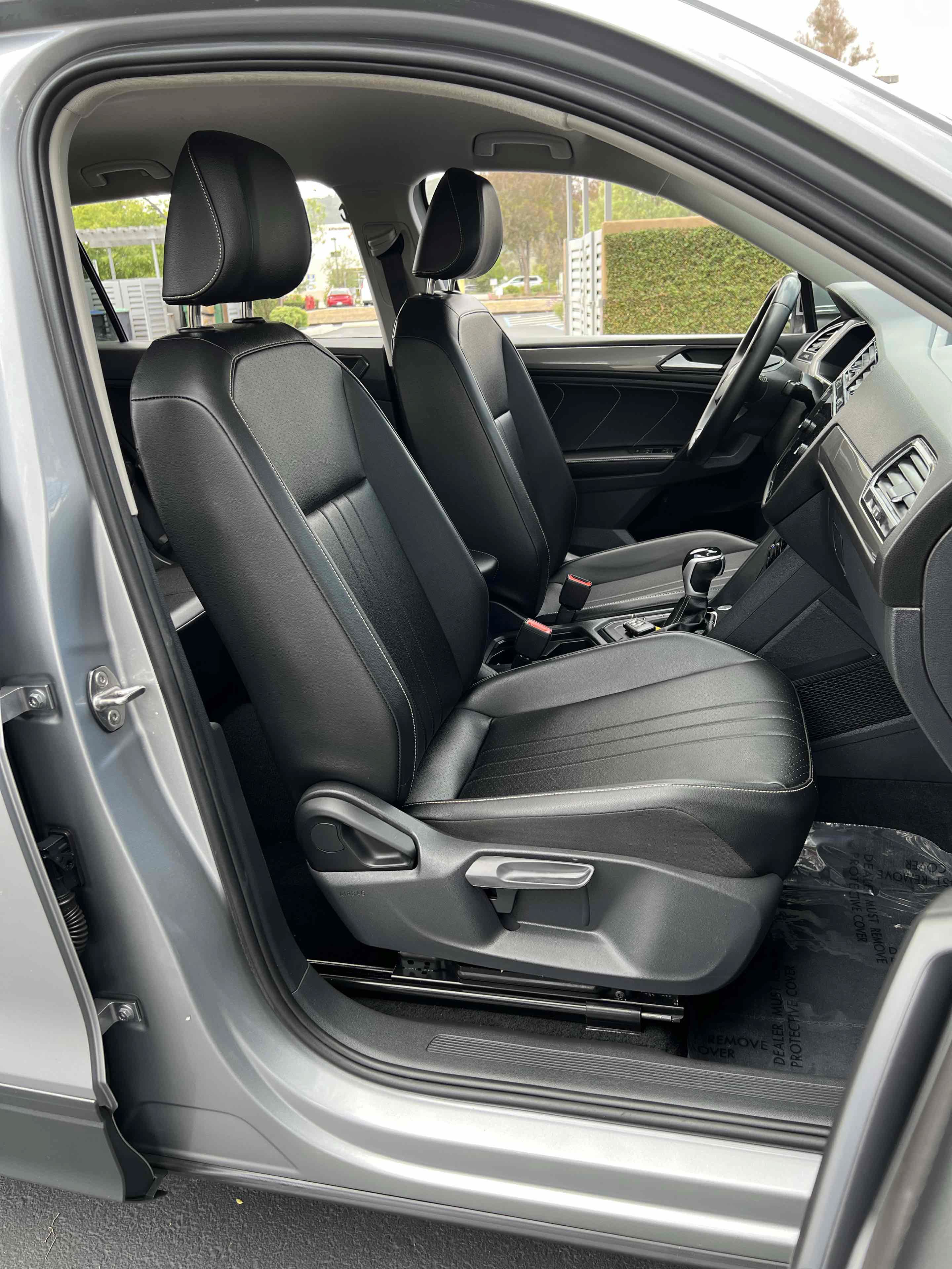 Used 2023 Volkswagen Tiguan SE FWD image 31