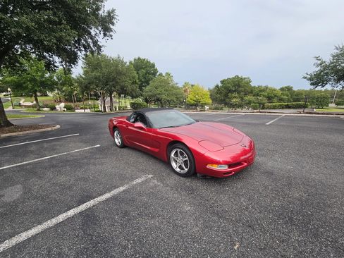 Used 2004 Chevrolet Corvette Convertible w/ Preferred Equipment Group RWD image 10