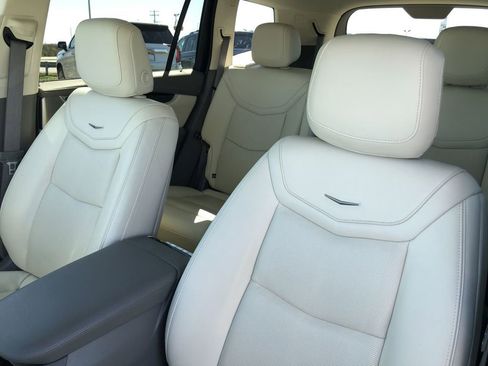 Used 2023 Cadillac XT6 Premium Luxury w/ Technology Package AWD/4WD image 15