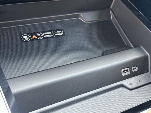 Used 2025 Chevrolet Suburban RST image 37