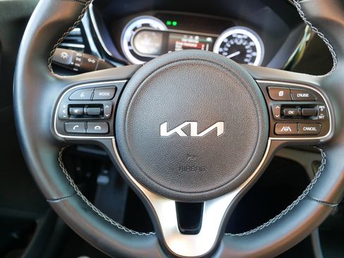 Certified 2022 Kia Niro LXS image 25